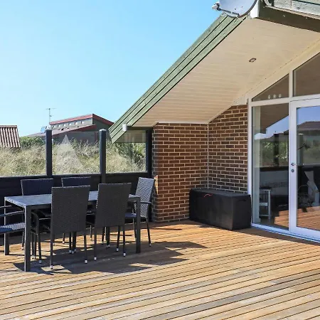 בית נופש Three-bedroom Holiday In 1 *