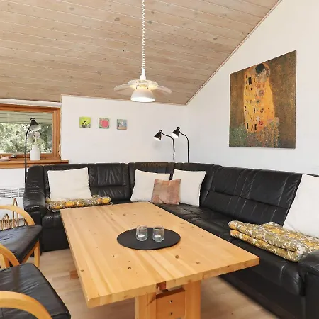 בית נופש Three-bedroom Holiday In 1 *
